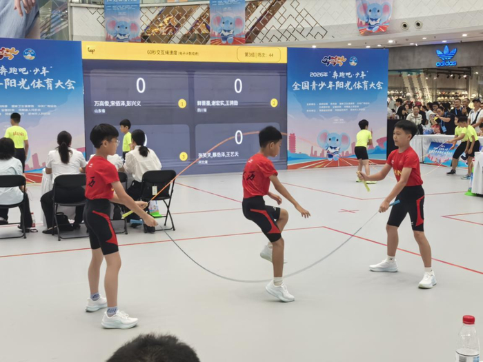 跳绳项目比拼。